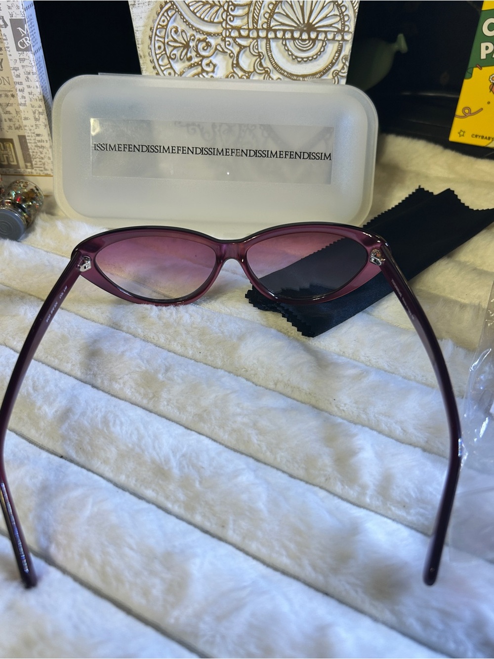 Fendissme RARE 1980/90 Women's Metallic Pink Cat-Eye Sunglasses - Picture 4 of 7
